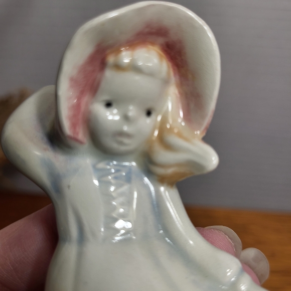 Vintage Ceramic Girl in the Wind Figurine - Picture 15 of 16